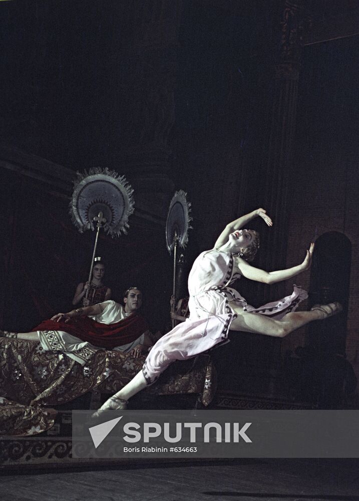Ballerina Nonna Yastrebova