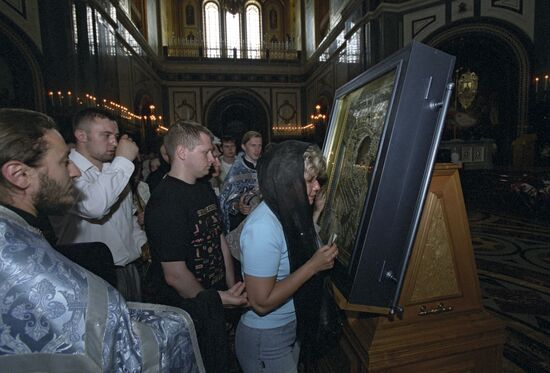 Believers near the icon of Our Lady of Tikhvin