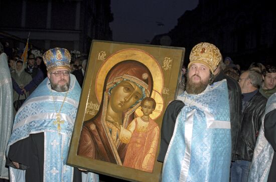 Celebrating the Virgin of Kazan