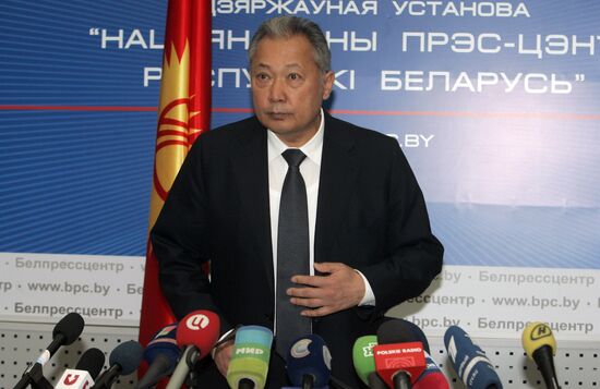 Kurmanbek Bakiyev gives news conference in Minsk