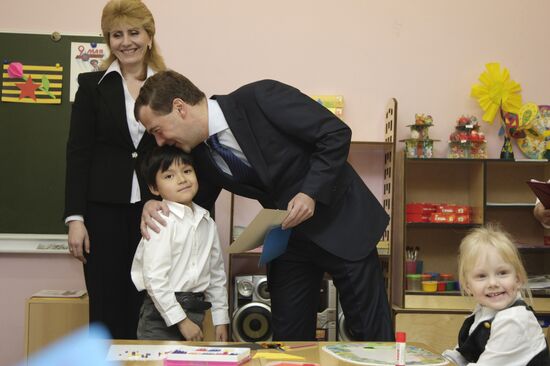 Dmitry Medvedev visits Moscow school