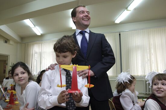 Dmitry Medvedev visits Moscow school