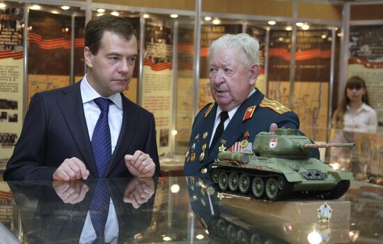 Dmitry Medvedev visits Moscow school