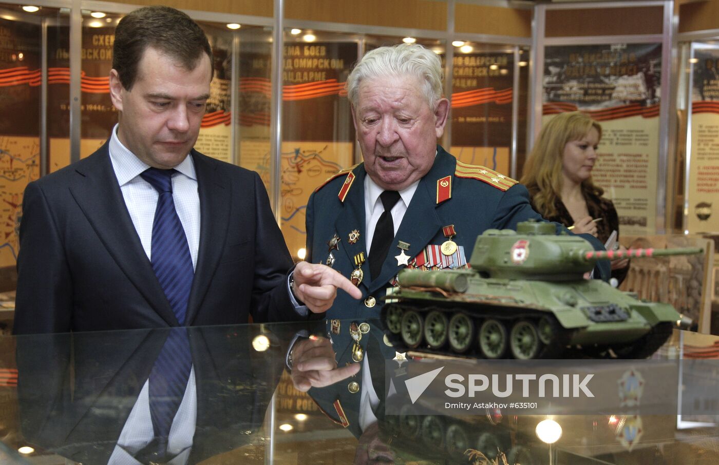 Dmitry Medvedev visits Moscow school