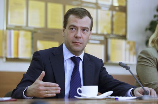 Dmitry Medvedev visits Moscow school