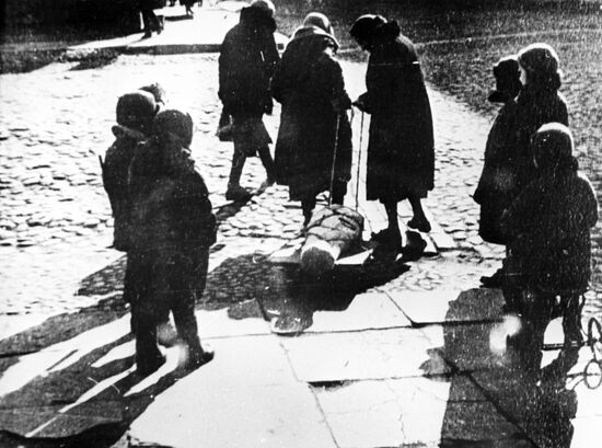 Residents of besieged Leningrad