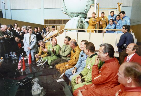 Crew members of Soyuz and Apollo spacecrafts