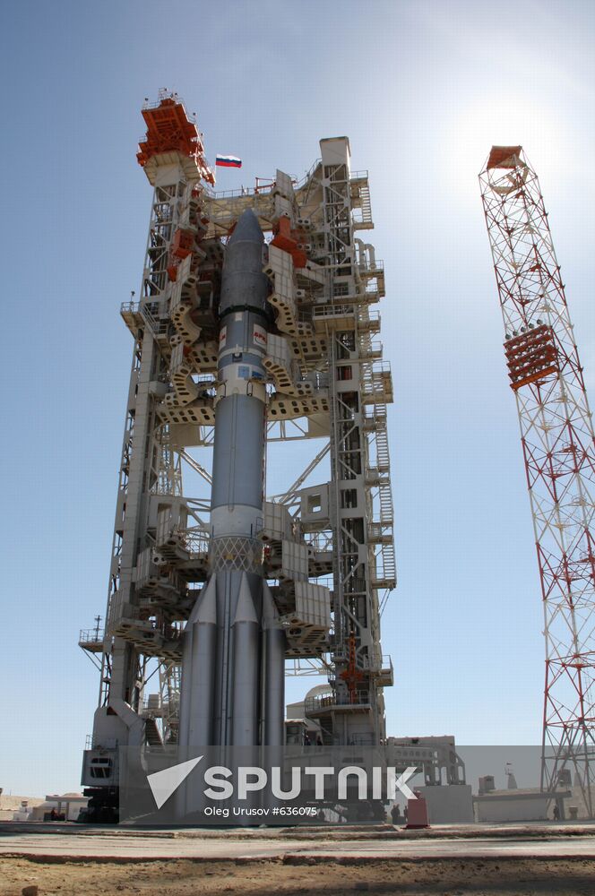Russia's Proton-M rocket puts U.S. AMC-4R satellite into space