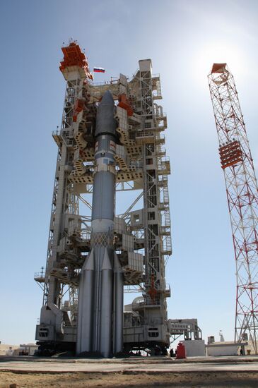 Russia's Proton-M rocket puts U.S. AMC-4R satellite into space
