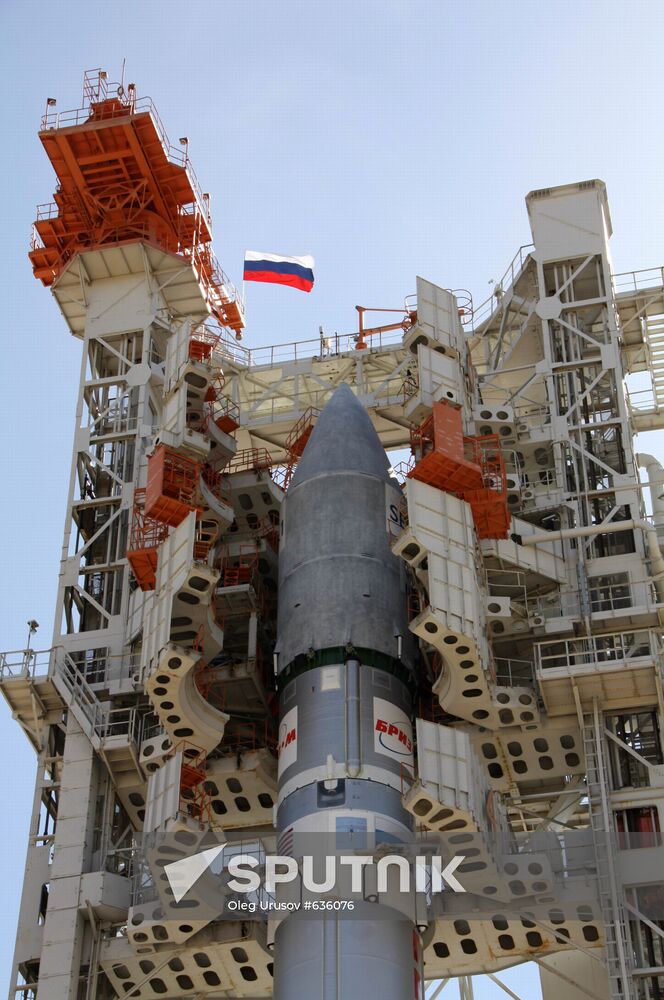 Russia's Proton-M rocket puts U.S. AMC-4R satellite into space