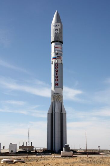 Russia's Proton-M rocket puts U.S. AMC-4R satellite into space