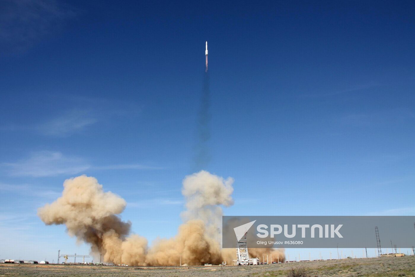 Russia's Proton-M rocket puts U.S. AMC-4R satellite into space