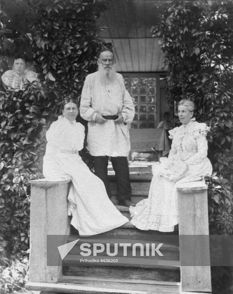 Tolstoy spouses and T.A.Kuzminskaya