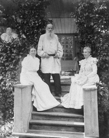 Tolstoy spouses and T.A.Kuzminskaya