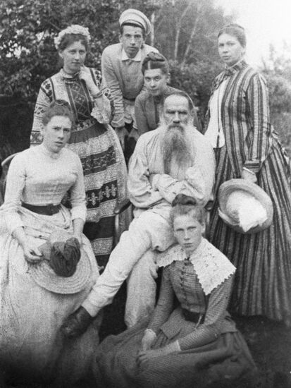 Leo Tolstoy with his family and guests