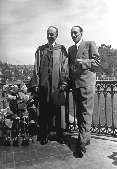 Physicists, chemists Nikolai Semyonov and Cyril Hinshelwood
