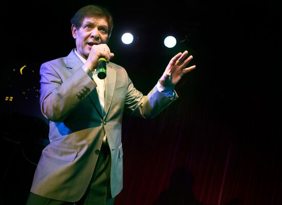 Eduard Khil in concert at 16 Tons Club