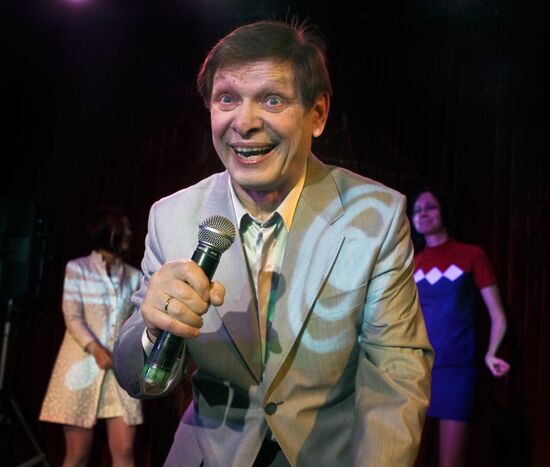Eduard Khil in concert at 16 Tons Club