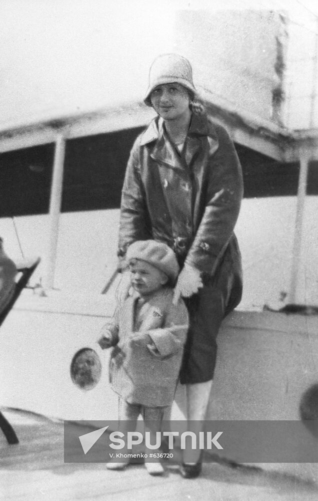 Reproduction of "Ellie Jones with Daughter Patricia" photo