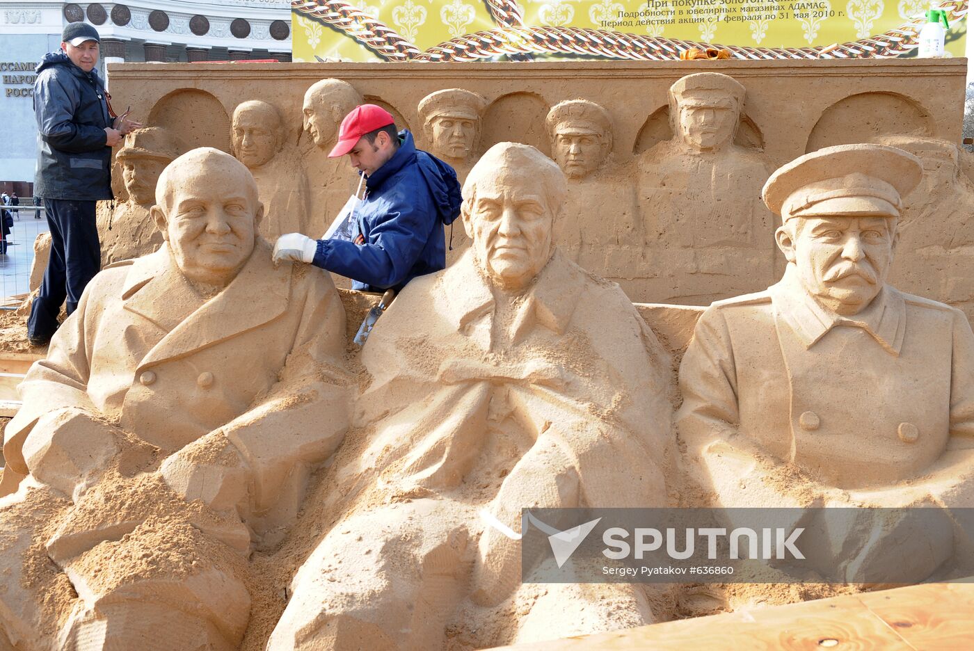 Sand sculptures of the participants in Yalta conference