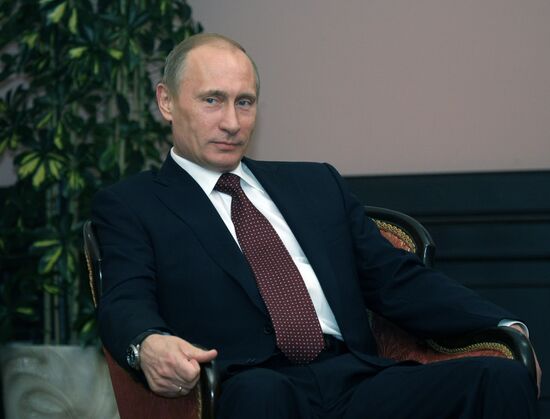 Vladimir Putin pays official visit to Kiev