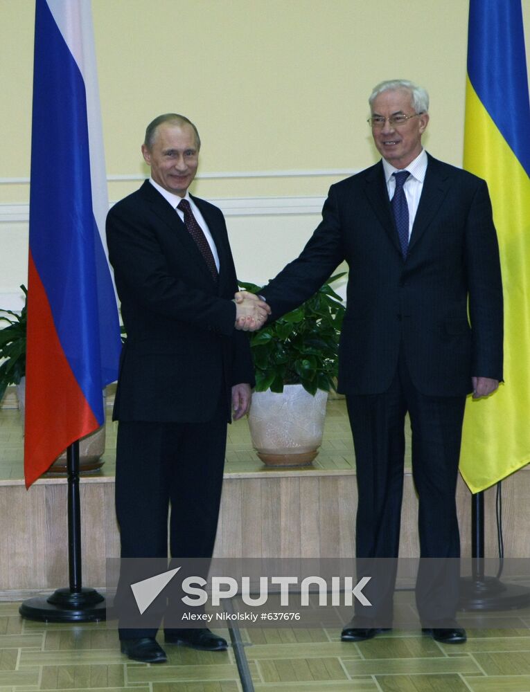 Vladimir Putin pays official visit to Kiev