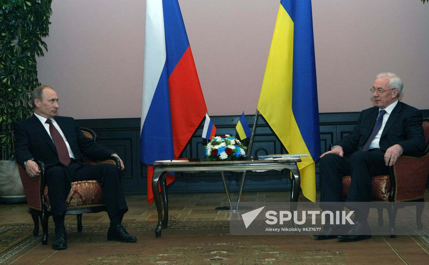 Vladimir Putin pays official visit to Kiev