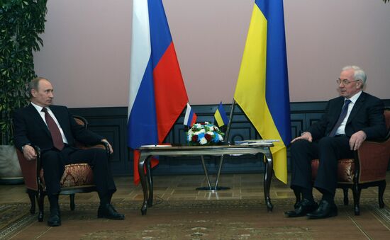 Vladimir Putin pays official visit to Kiev