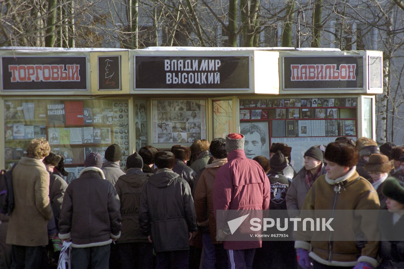 Moscovites line up in front of booths with CDs and records