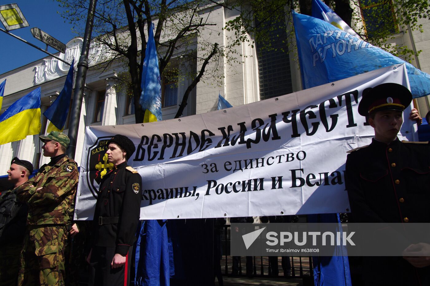 Supporters and opponents of naval base agreement