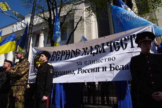 Supporters and opponents of naval base agreement