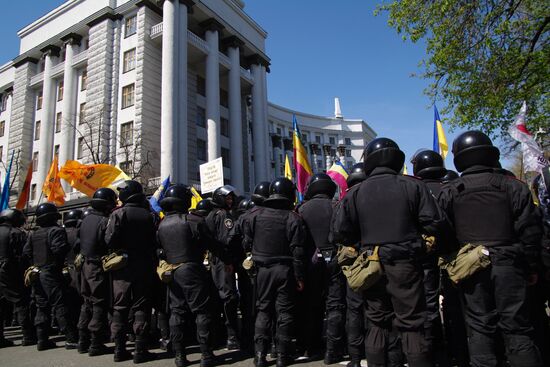 Supporters and opponents of naval base agreement