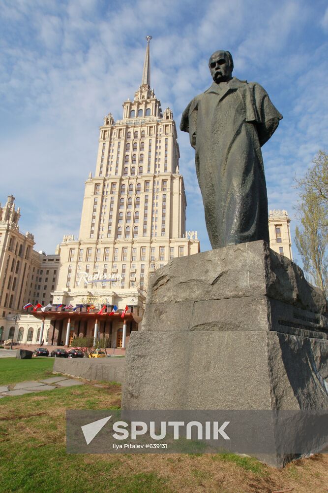 Monument to Ukrainian writer Taras Shevchenko