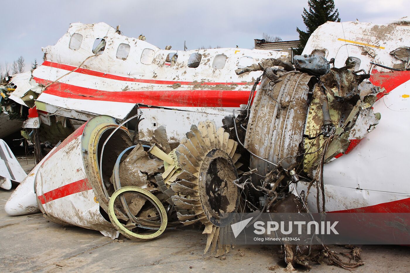 Lech Kaczyński's Tu-154 aircraft debris at Smolensk airfield