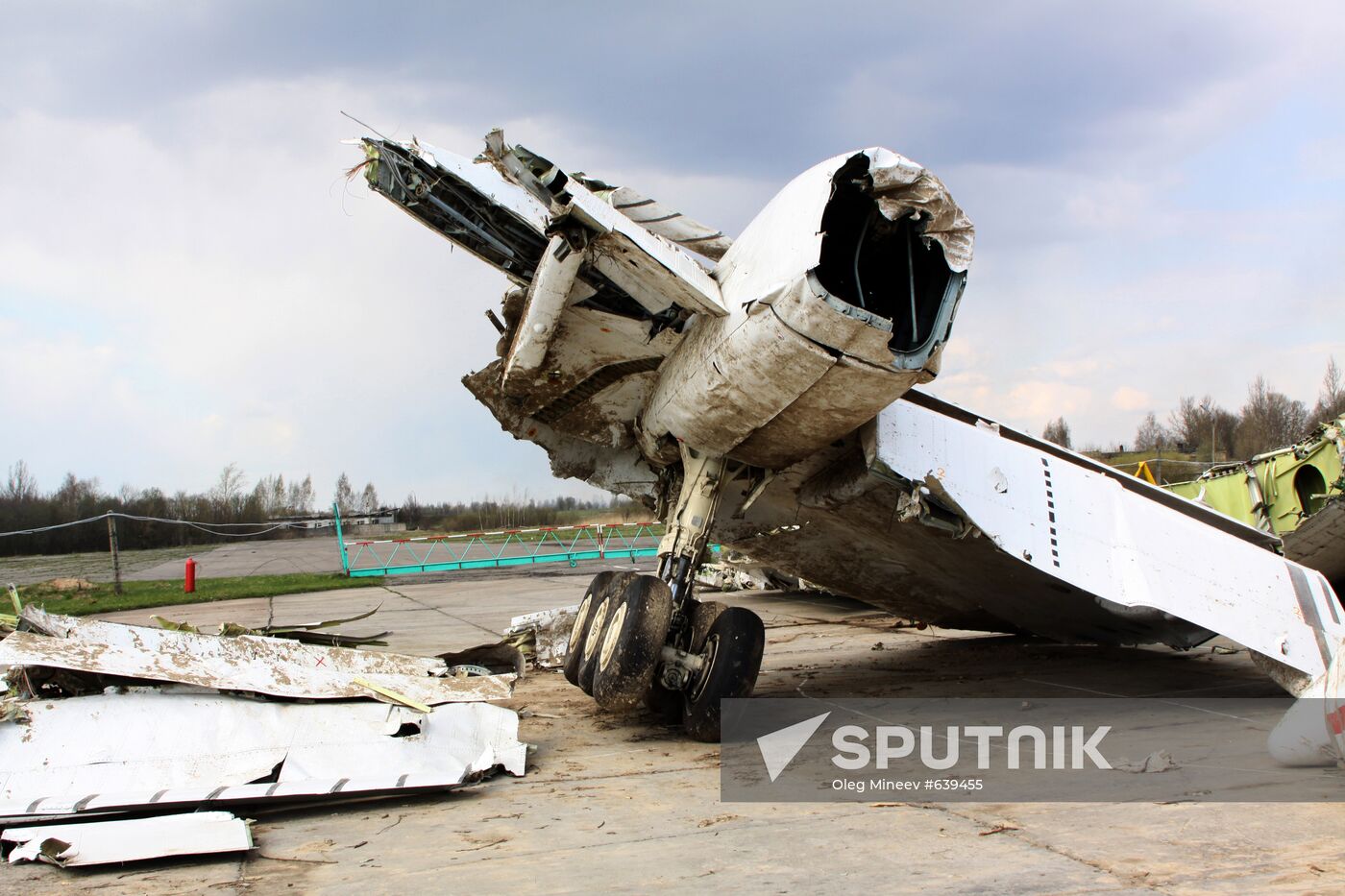 Lech Kaczyński's Tu-154 aircraft debris at Smolensk airfield