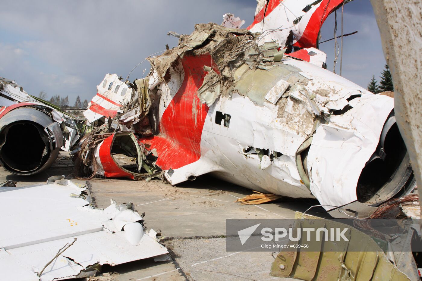 Lech Kaczyński's Tu-154 aircraft debris at Smolensk airfield