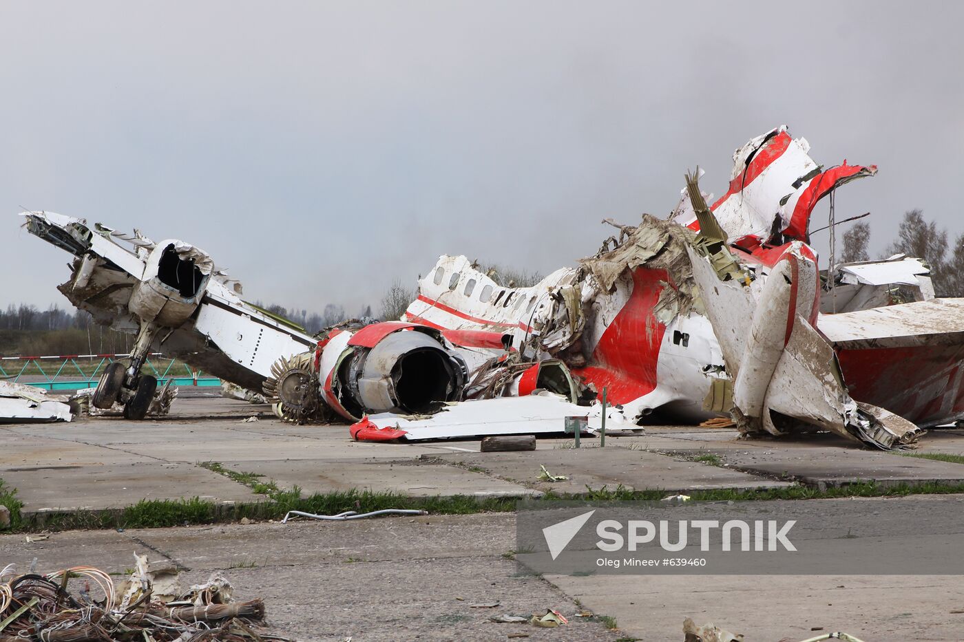 Lech Kaczyński's Tu-154 aircraft debris at Smolensk airfield