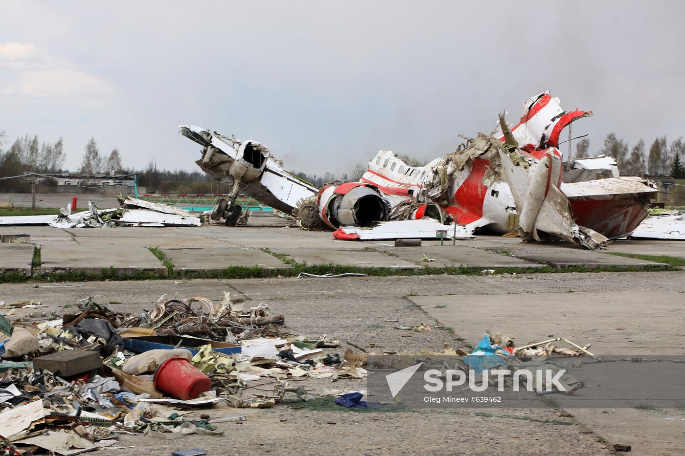 Lech Kaczyński's Tu-154 aircraft debris at Smolensk airfield