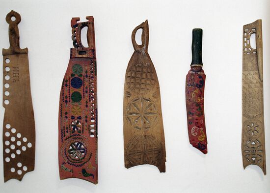 Swingles. The exhibition "Peasant Art of XVIII-XIX Centuries"