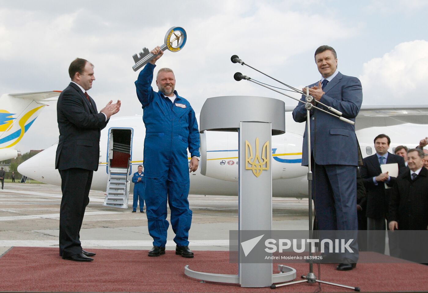 Viktor Yanukovych visits Antonov state aircraft company