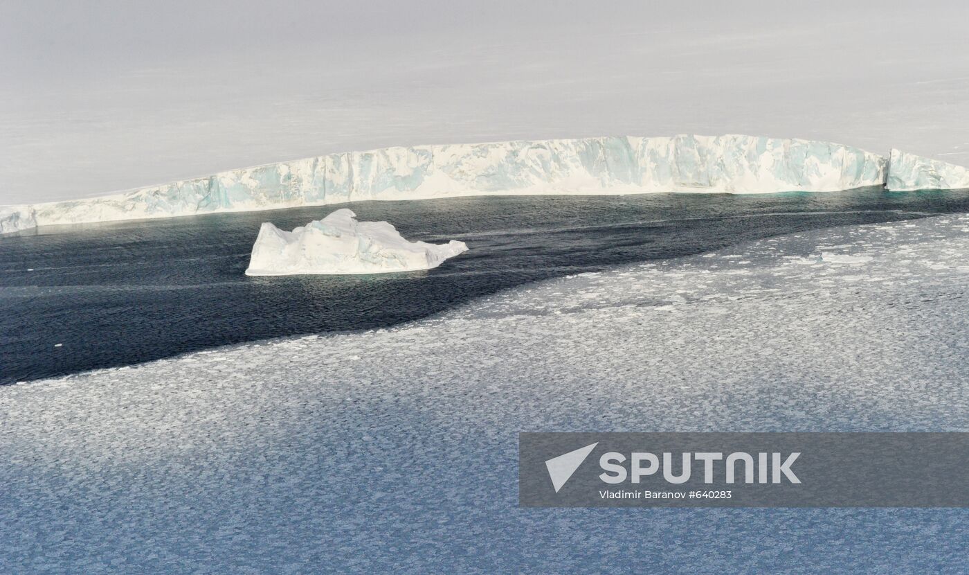 Ice blocs in the Arctic Ocean