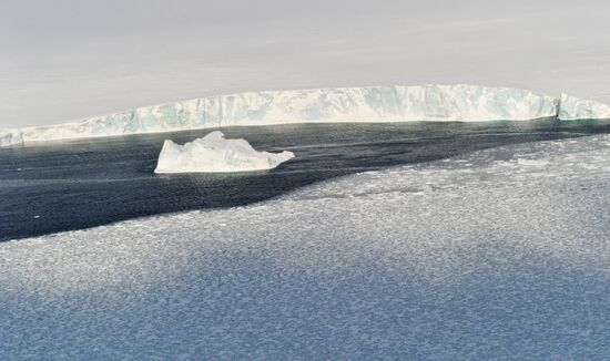 Ice blocs in the Arctic Ocean