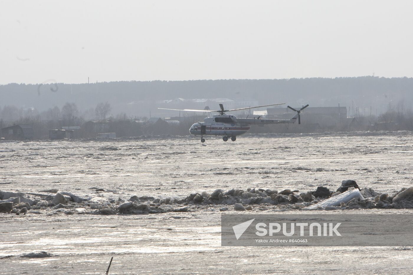 Water rises in Tom River