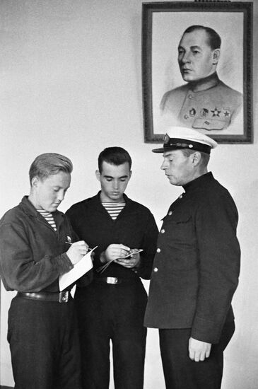 Training teenagers for military service