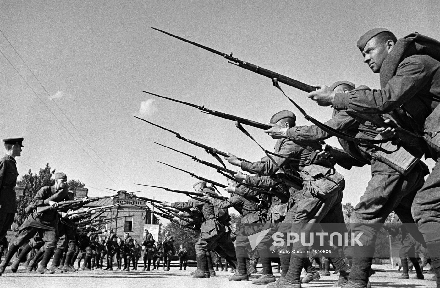 Soldiers train before going to fron tline