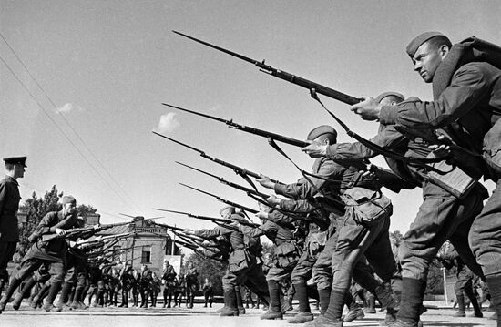 Soldiers train before going to fron tline