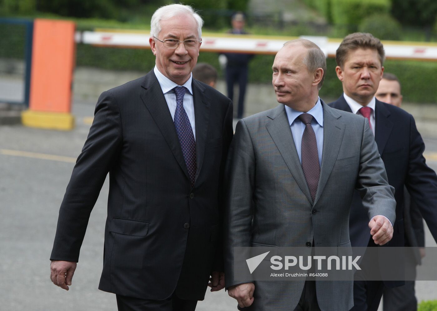 Vladimir Putin and Nikolai Azarov