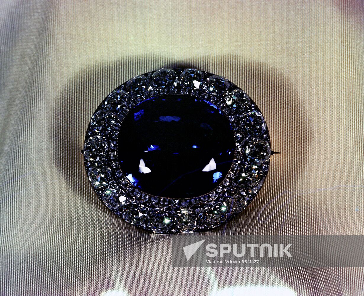 Sapphire brooch, Diamond Fund