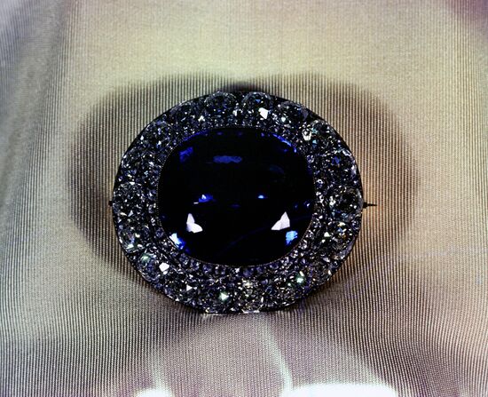 Sapphire brooch, Diamond Fund