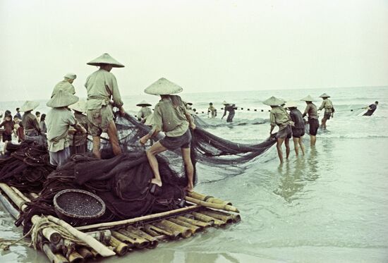 Fishermen of town of Nam Ngan